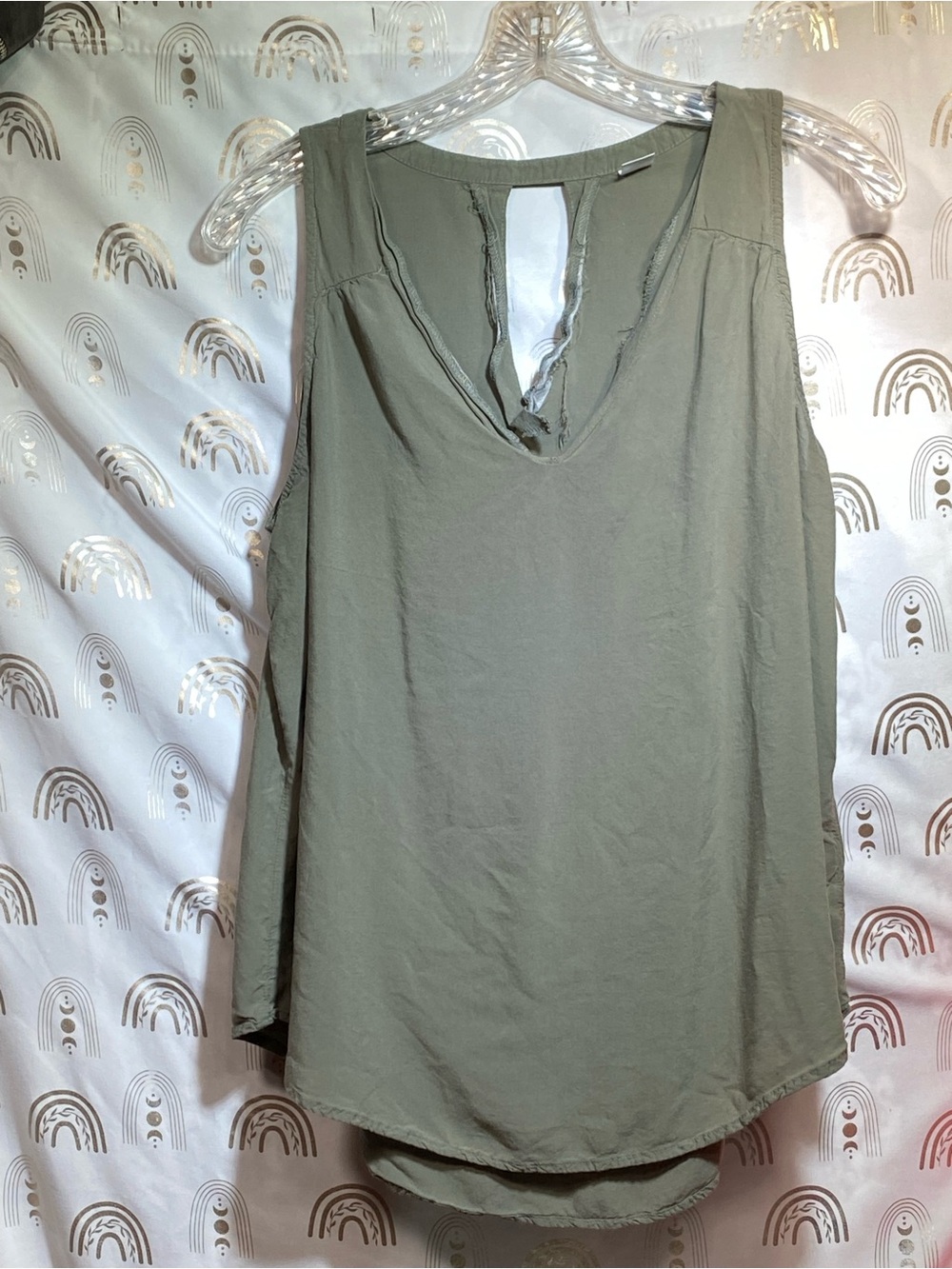 Old Navy Olive Sleeveless V-Neck Flow Tank